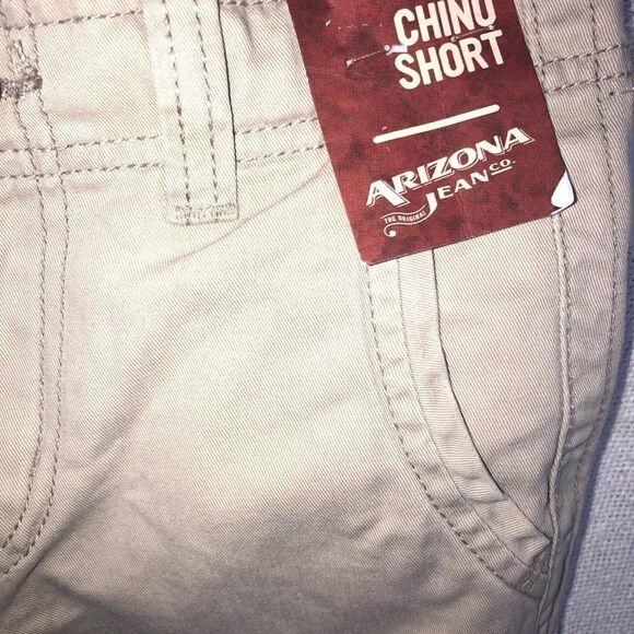 NWT Boys 7 Reg Arizona Jeans Beige Chino Shorts - Picture 3 of 4